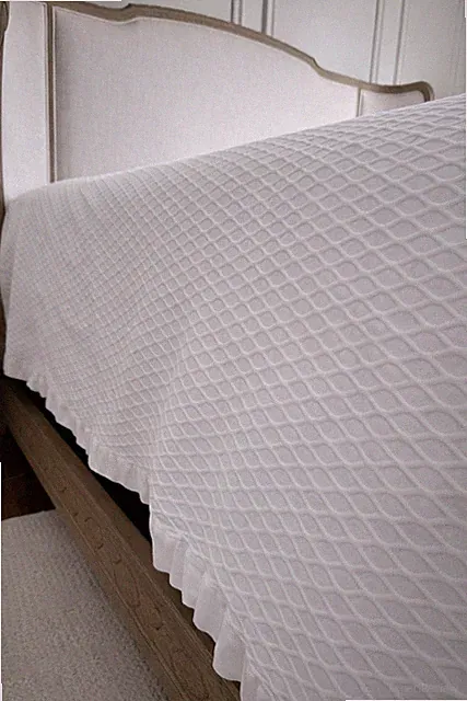 Frontgate Egyptian Cotton Matelasse Coverlet White Hotel Style Full Queen 80x82