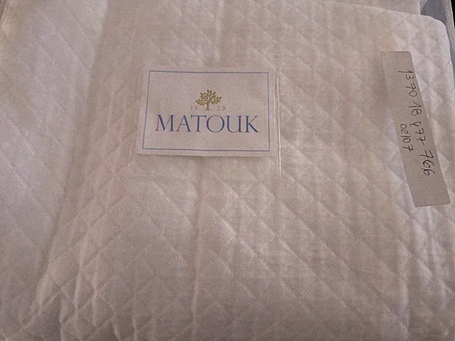 Matouk Queen Matelasse Coverlet Quilt Nadia 500 tc New White Bloomingdale's